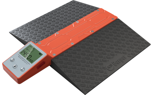 Zwei schwarze, rutschfeste Plattformplatten mit Rautenmuster und ein dazwischen liegendes orange-rotes Gehäuse mit LCD-Anzeige '14.5' und drei Tasten