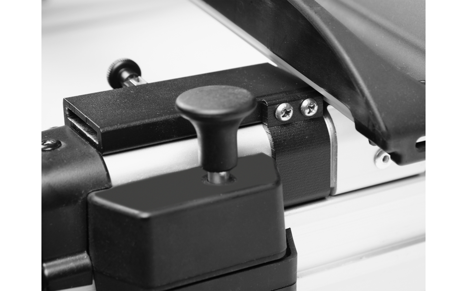 Produktbild Eufab SD260 Kupplungs-Fahrradtr&auml;ger inklusive Erweiterungsschiene E-Bike geeignet f&uuml;r 3 Fahrr&auml;der 60 kg 1