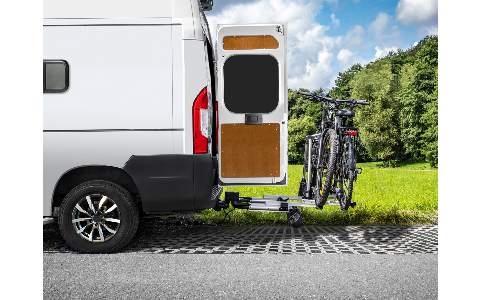 Produktbild Eufab SD260 Kupplungs-Fahrradtr&auml;ger inklusive Erweiterungsschiene E-Bike geeignet f&uuml;r 3 Fahrr&auml;der 60 kg 1