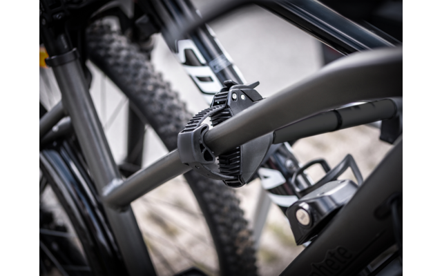 Produktbild Eufab SD260 Fl&uuml;gelt&uuml;r Kupplungs-Fahrradtr&auml;ger inkl. Erweiterungsschiene f&uuml;r 3 Fahrr&auml;der E-Bike geeignet schwarz 1