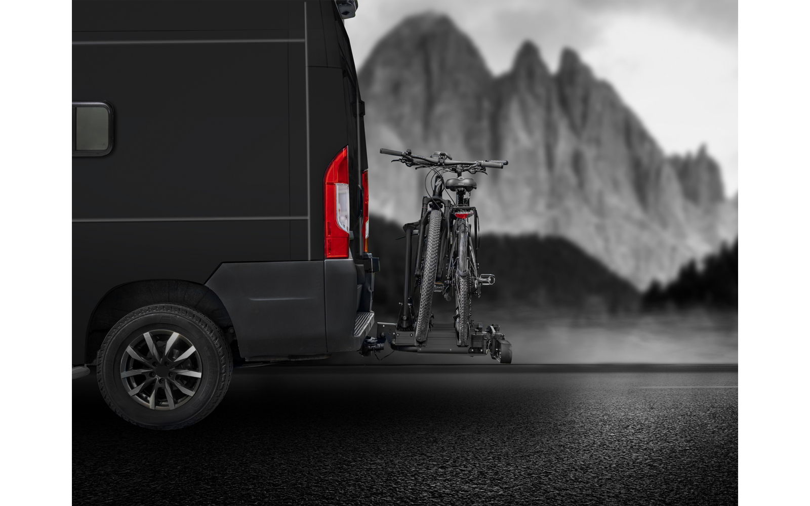 Produktbild Eufab SD260 Fl&uuml;gelt&uuml;r Kupplungs-Fahrradtr&auml;ger inkl. Erweiterungsschiene f&uuml;r 3 Fahrr&auml;der E-Bike geeignet schwarz 1