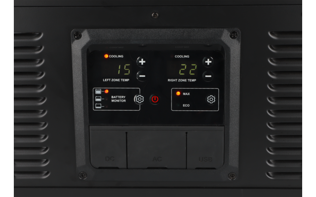 Panneau de commande noir avec deux afficheurs numériques indiquant '15' (gauche) et '22' (droite), voyants 'COOLING', symboles plus/moins, texte 'BATTERY MONITOR', bouton d'alimentation rouge, boutons 'MAX' et 'ECO', trois caches marqués 'DC', 'AC', 'USB'