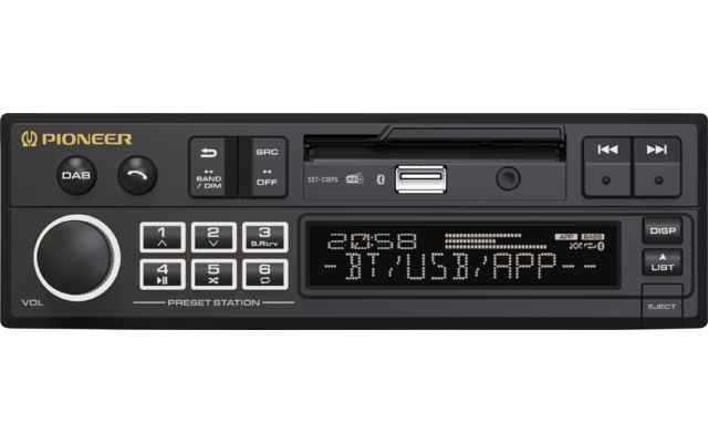 Zwarte Pioneer-autostereo met grote volumeknop links, knoppenpaneel, USB-poort bovenaan en display met 'BT/USB/APP'