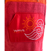Rotes Handtuch mit aufgenähter Tasche, gelbe Sonne, weiße Welle und Schriftzug 'WAVE HAWAII'