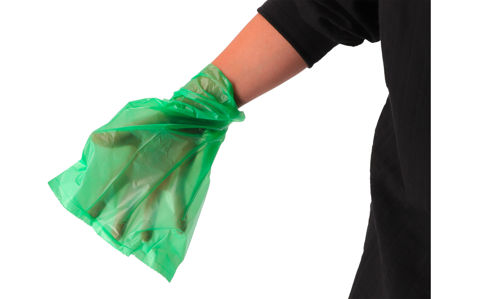 Hand mit grünem Einmalhandschuh vor schwarzem Hintergrund
