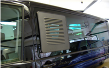 027040 095188 - Hülsberg Lüftungsgitter Aluminium passend für VW Bus T6 Schiebefenster
