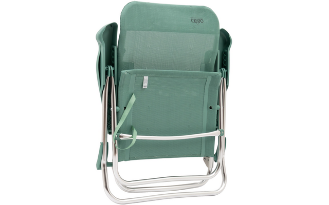 Gefalteter mintgrüner Klappstuhl mit silbernem Metallgestell, Stoffbespannung und Tragegurt