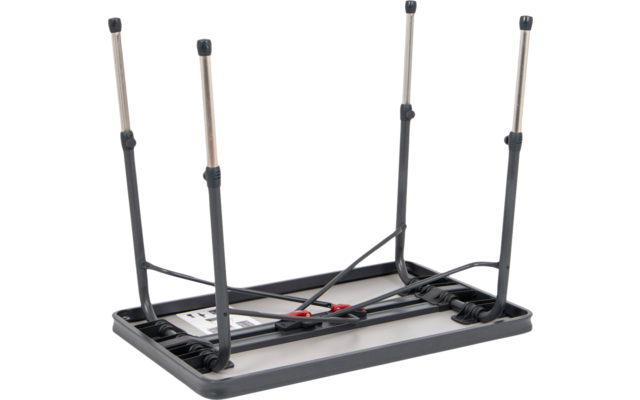 Ein schwarzer Klapptisch liegt mit der Tischplatte nach unten, die Beine sind nach oben ausgeklappt