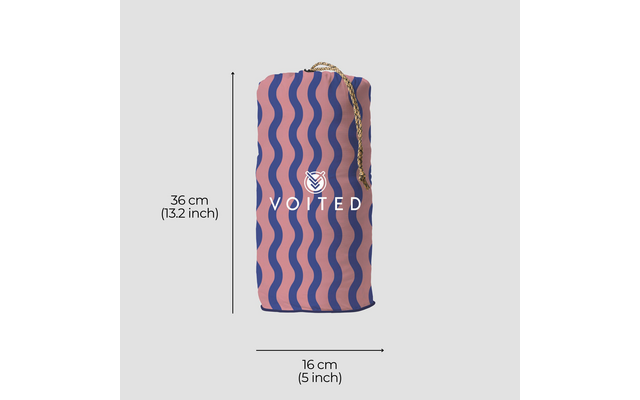 Aufrecht stehender Beutel mit Kordelzug, rosa mit blauen wellenförmigen Streifen, geflochtene Kordel oben, weißes Logo „VOITED“ mittig, Maßpfeile und Beschriftungen: 36 cm (13.2 inch) Höhe, 16 cm (5 inch) Breite, hellgrauer Hintergrund