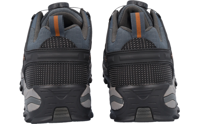 Rückansicht eines Paars dunkelgrauer Sneaker mit orangefarbenem Zugband, profilierter Sohle und silbernen Akzenten