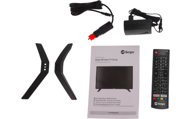 Twee zwarte V-vormige voetstukken, netadapter met kabel, losse kabel met sigarettenaanstekerstekker, afstandsbediening met vele knoppen en een handleiding met tv-afbeelding en Berger-logo op een witte achtergrond