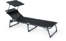 Schwarze Liege mit verstellbarem Sonnendach auf weißem Hintergrund