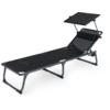 Schwarze Liege mit verstellbarer Rückenlehne auf weißem Hintergrund