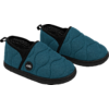 Paire de chaussons matelassés bleu sarcelle avec semelles noires et doublure noire, logo rond sur l'extérieur