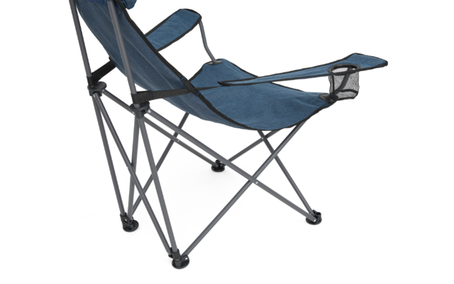Blauer faltbarer Stoffstuhl mit Armlehnen, Netz-Becherhalter an einer Armlehne und grauem Metall-X-Gestell