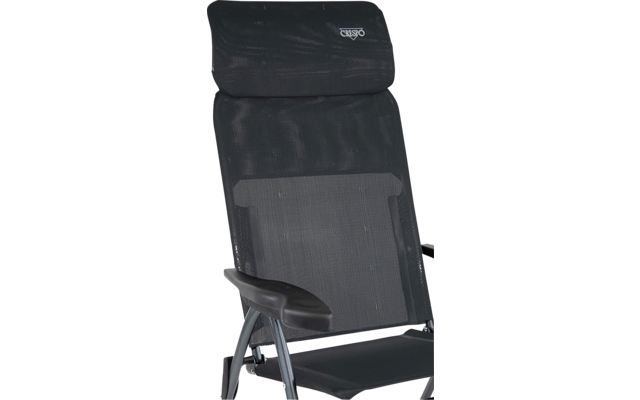 Schwarzer Klappstuhl mit gepolstertem Kopfteil und Armlehnen