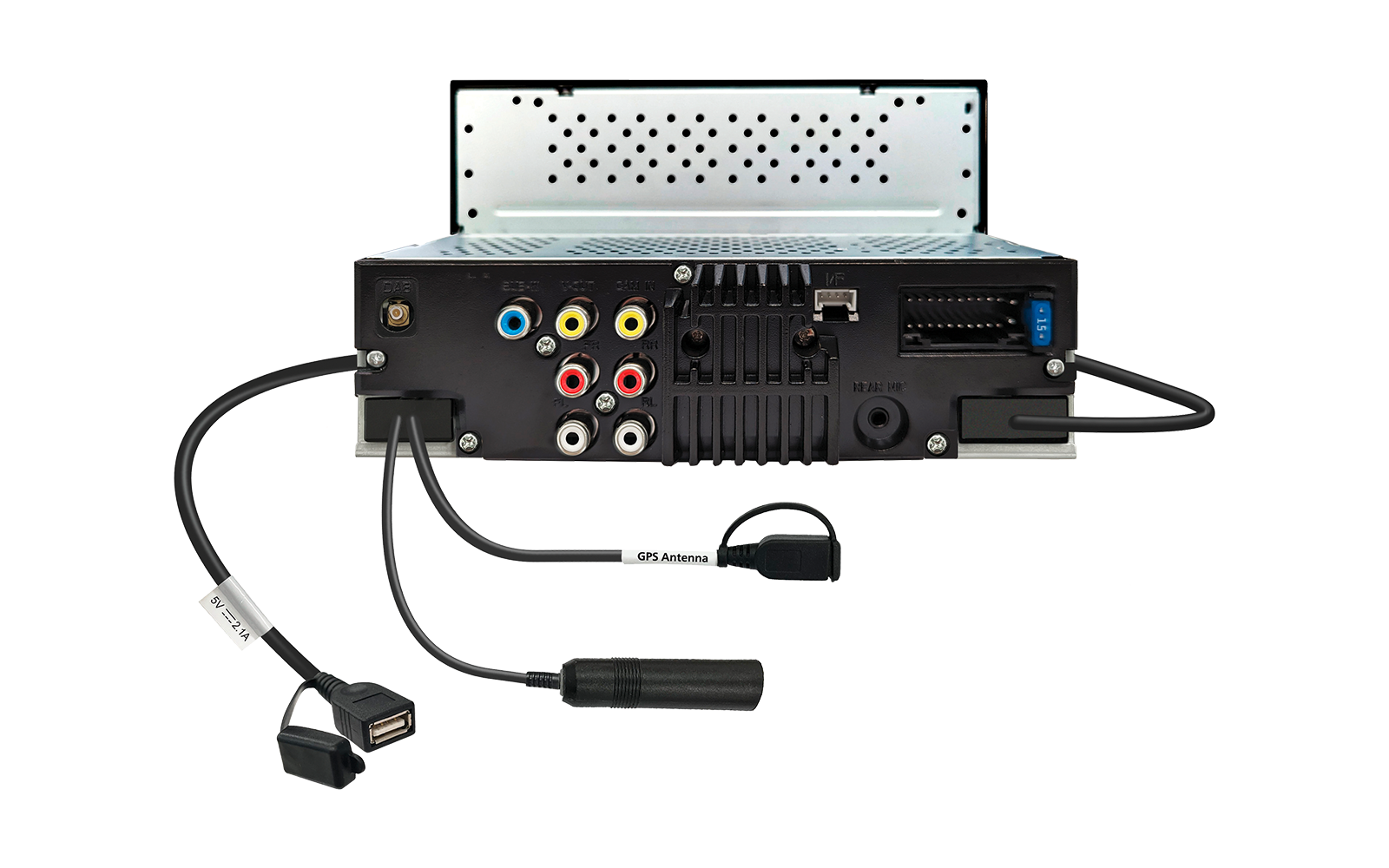 Metalen behuizing met geperforeerde bovenkant; achterpaneel met gekleurde cinch-aansluitingen (rood, wit, geel), een blauwe aansluiting, een rechthoekige multipin-connector en meerdere aangesloten kabels, waaronder een USB-stekker en een kleine GPS-antenne