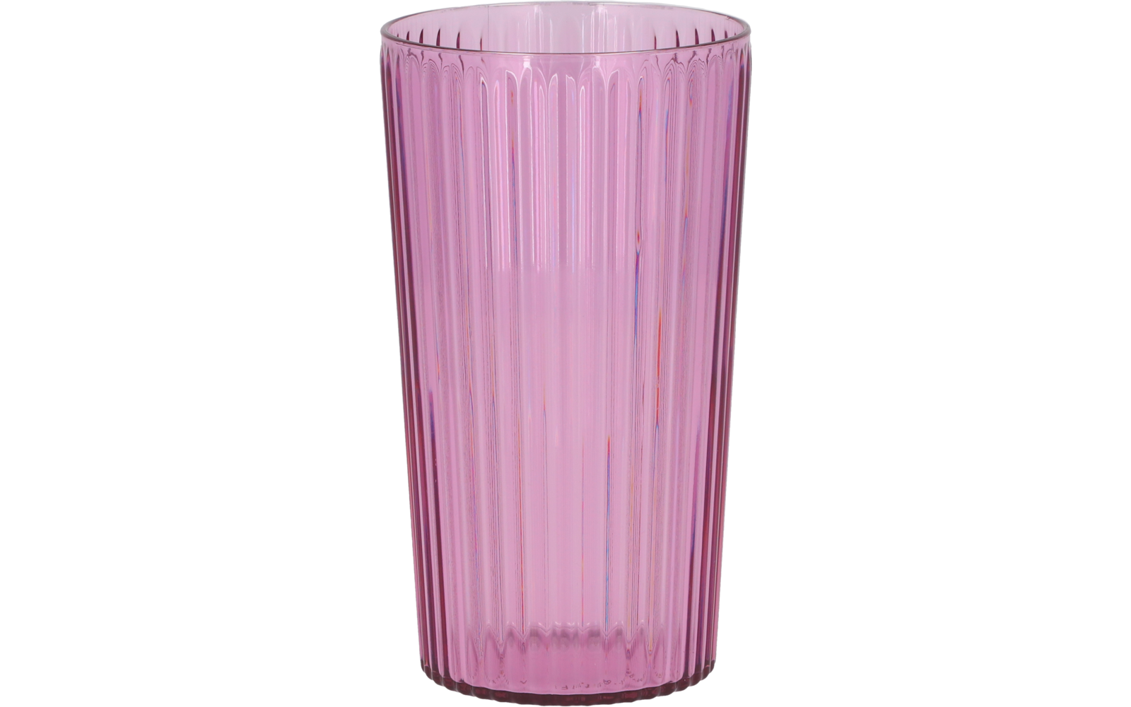 Ein durchscheinendes rosa Trinkglas mit senkrechten Rillen