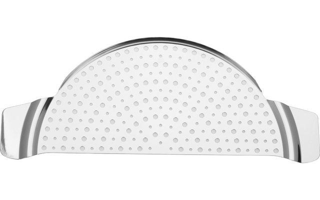 Halbkreisförmiges Metallstück mit gleichmäßig angeordneten runden Löchern und jeweils einem breiten Griff an den Seiten