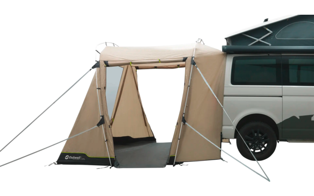 Campingzelt neben einem Wohnmobil mit geöffneten Eingängen