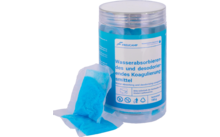 Récipient en plastique transparent avec bouchon à vis et étiquette bleue, un coussinet bleu et blanc devant