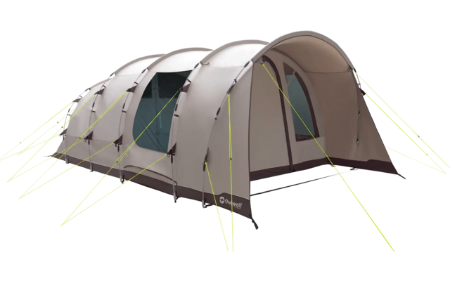 Großes graues Tunnelzelt mit grünen Abspannleinen und mehreren Fenstern