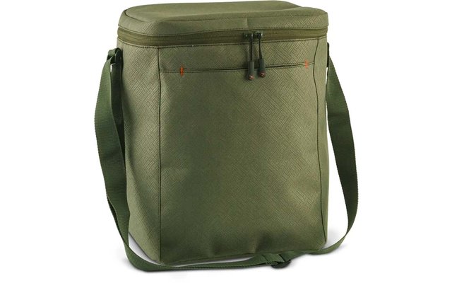 Bolsa rectangular verde con correa de hombro, colocada verticalmente, cierre superior con dos tiradores, bolsillo frontal, tejido texturizado, pequeñas costuras naranjas, fondo blanco