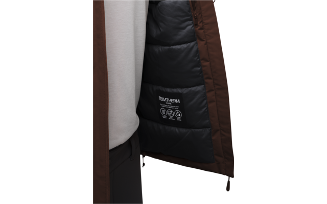 Geöffnete braune Jacke mit schwarzem Innenfutter und weißem Textetikett