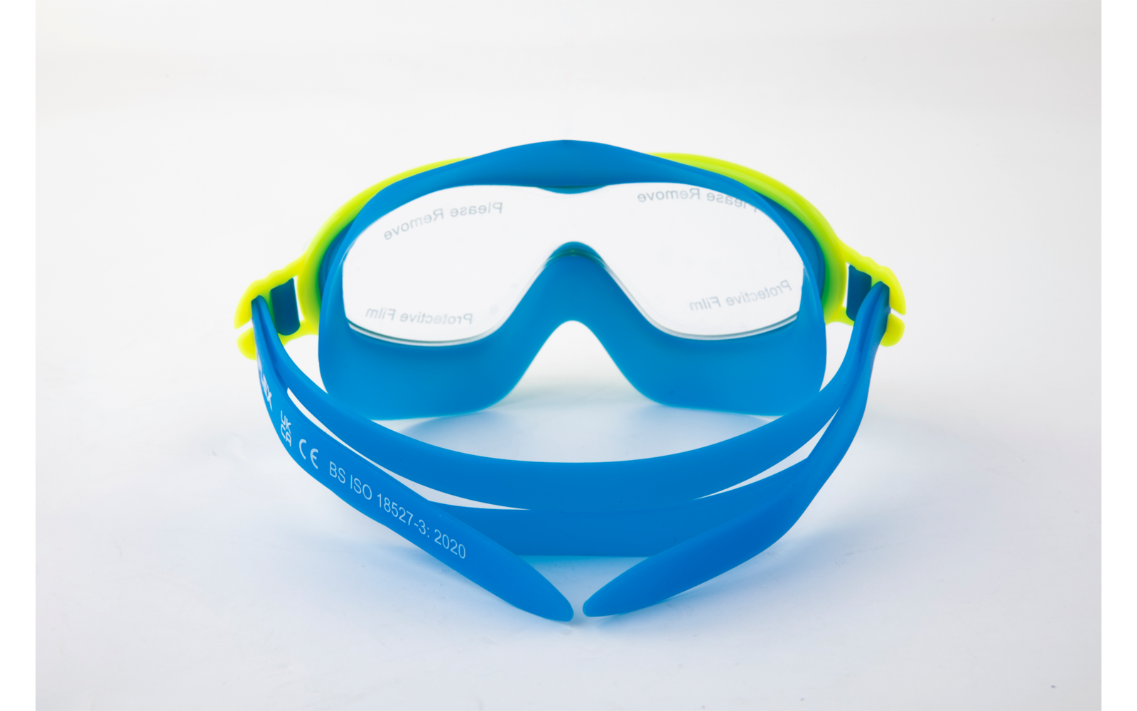 Blaue Schwimmbrille vor weißem Hintergrund
