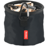 Schwarze Stofftasche mit Holz-Wäscheklammern, Metallkarabiner an der Vorderseite und rotem Etikett "metaltex"