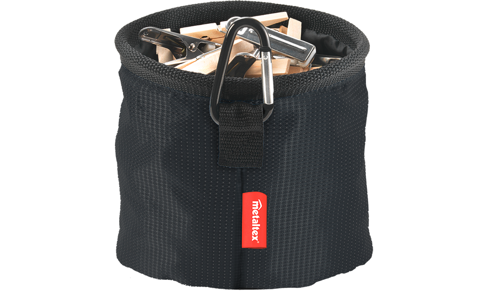 Schwarze Stofftasche mit Holz-Wäscheklammern, Metallkarabiner an der Vorderseite und rotem Etikett "metaltex"