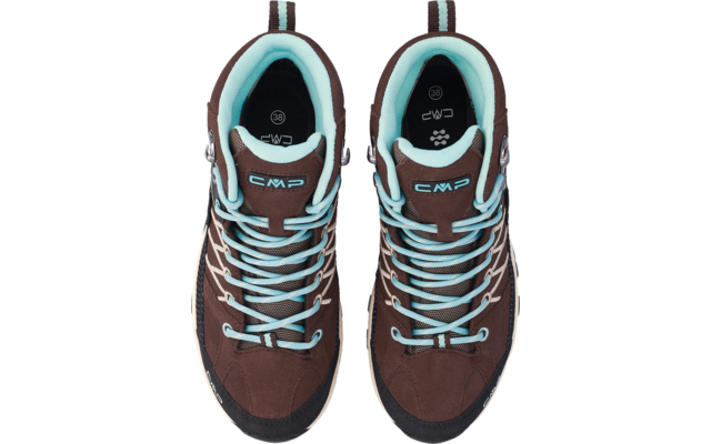 Draufsicht auf zwei braune Schuhe mit hellblauen Schnürsenkeln und Innenfutter, Markenlogo "CMP" auf den Zungen