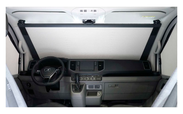 REMIfront V MAN TGE Frontverdunklung  VW Crafter ab 2019 / vertikal / Fahrzeug ohne Ablagefach oben / Rahmen grau / Plissee hellgrau