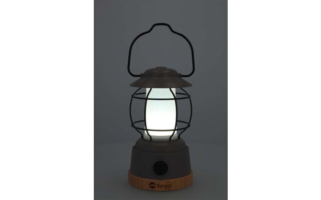 Gloeilantaarn met handvat op donkere achtergrond