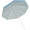 Aufgespannter hellblauer Sonnenschirm mit Metallstange und sichtbaren Rippen, leicht geneigt