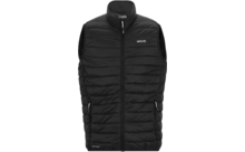 Zwarte doorgestikte mouwloze bodywarmer met ritssluiting over de volle lengte, opstaande kraag, ritssluitingszakken aan de zijkant, wit logo op de linkerborst