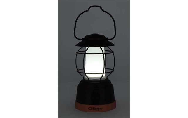 Een zwarte lantaarn met een gloeiend wit licht