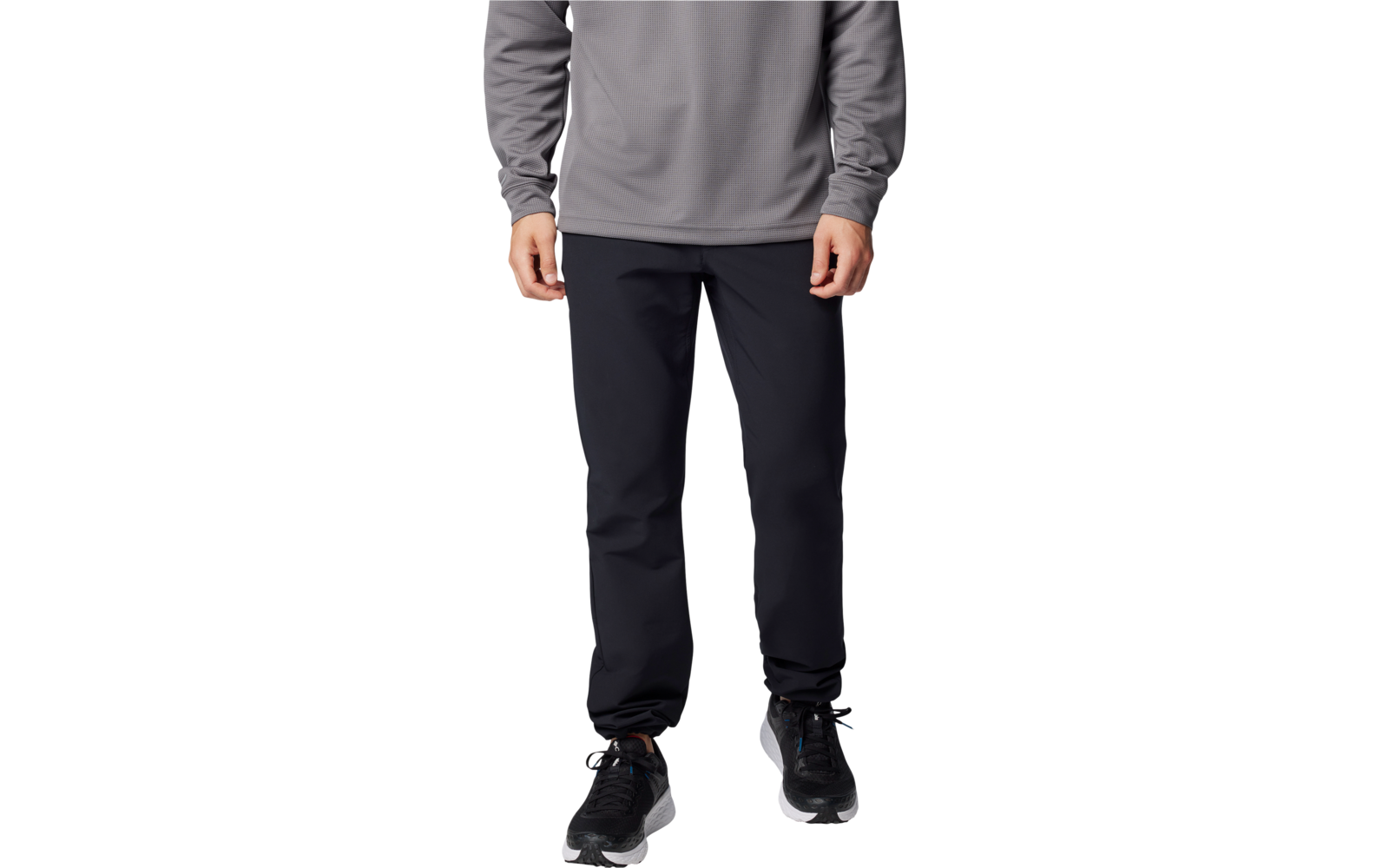 Person trägt graues Sweatshirt, schwarze Hose und schwarze Schuhe, steht frontal