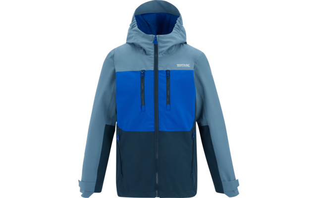 Vorderansicht einer Kapuzenjacke mit durchgehendem Reißverschluss, dreifarbigen blauen Farbfeldern, zwei vertikalen Brustreißverschlüssen, zwei seitlichen Reißverschlusstaschen und kleinem Logodruck auf der Brust