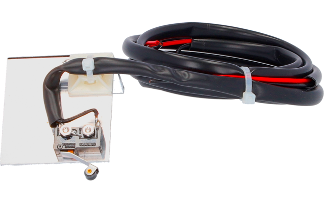 Schneidegerät und aufgerolltes Kabel, beide verbunden mit Kabelbindern