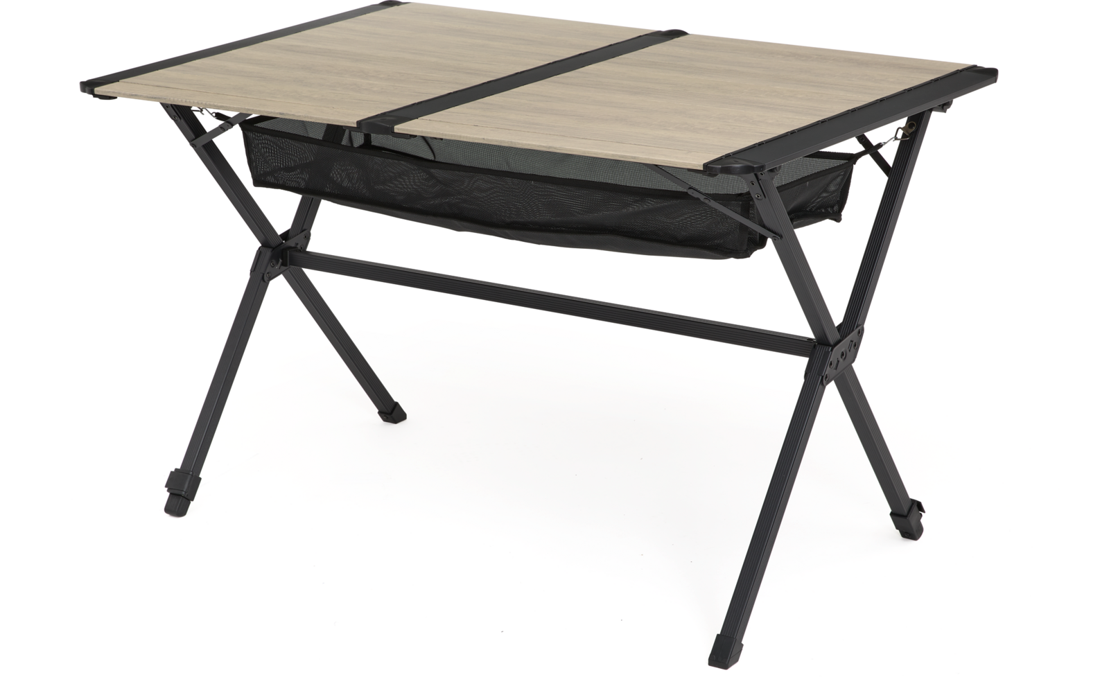 Tisch mit zweiteiliger heller Holzplatte, schwarzem Metallgestell und hängender schwarzer Stoffablage auf weißem Hintergrund