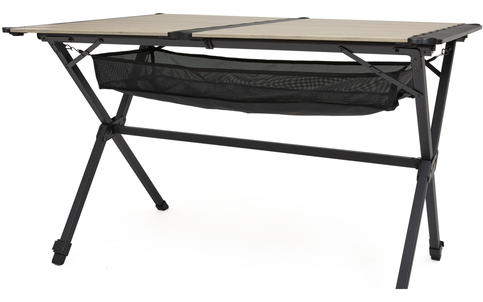 Klappbarer Tisch mit hellbeigem Tischblatt, schwarzem Metallgestell und darunter hängender schwarzer Netz-Aufbewahrung