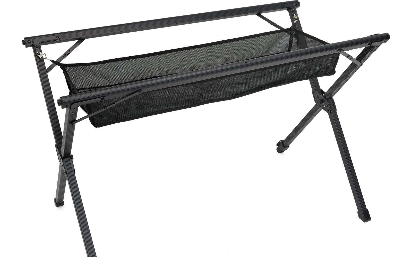Schwarzes Metallgestell mit X-förmigen Beinen und dazwischen gespannter schwarzer Stoffablage