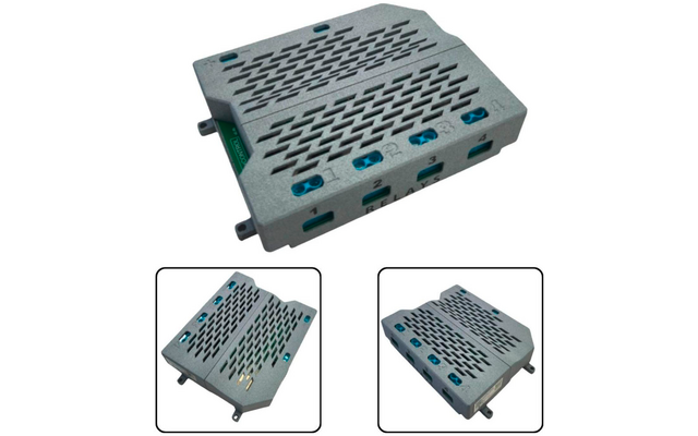 Metallgehäuse mit belüfteten Öffnungen und blauen Anschlüssen