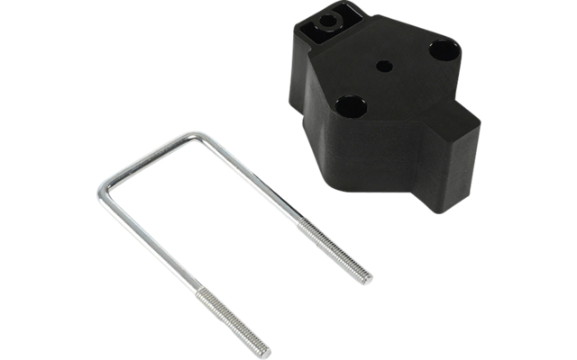 Pièce en plastique noire avec trois trous ronds et une encoche rectangulaire; à côté, un boulon métallique en U avec extrémités filetées sur fond blanc