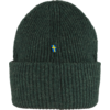 Dunkelgrüne gestrickte Mütze mit kleinen blauen und gelben Stickereien vorne