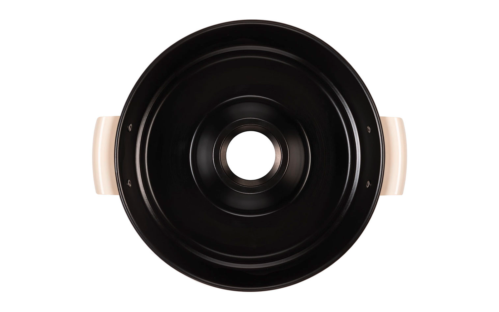 Draufsicht auf rundes schwarzes Objekt mit zentraler runder Öffnung und zwei hellbeigen Griffen seitlich