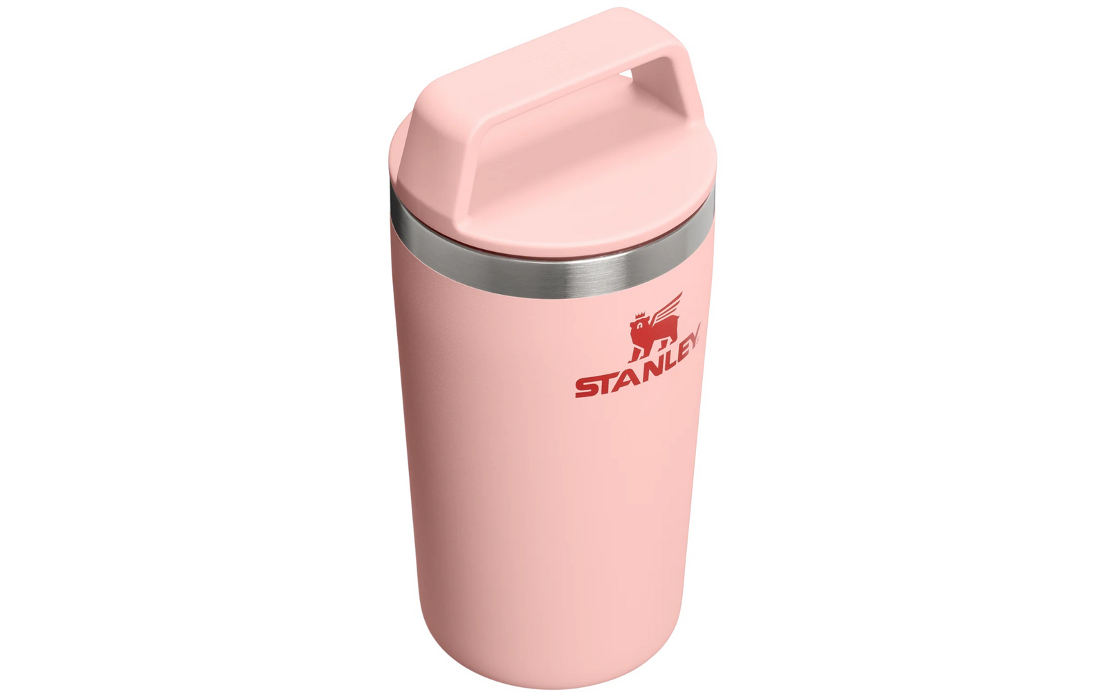 Rosa Becher mit Deckel und integriertem Griff, silberner Metallring und rotes Stanley‑Logo an der Seite