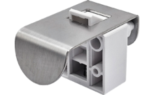 Gebogen geborsteld metalen flap boven een wit rechthoekig plastic huis met rechthoekige holtes en een zichtbare veer; bovenop een kleine witte schuif