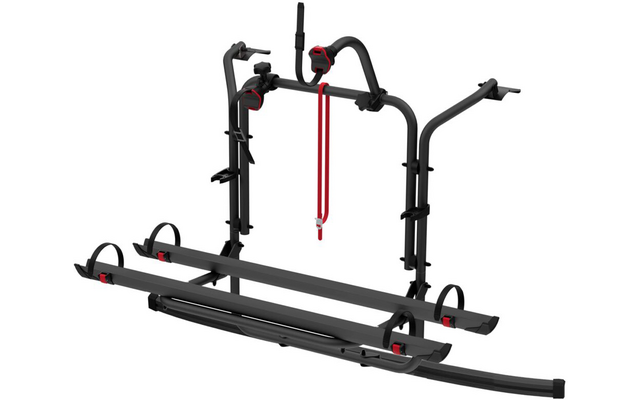 Schwarzer Fahrradträger mit zwei langen Schienen für Räder, gebogenen senkrechten Halterungen, roten Gurtbändern und Haken